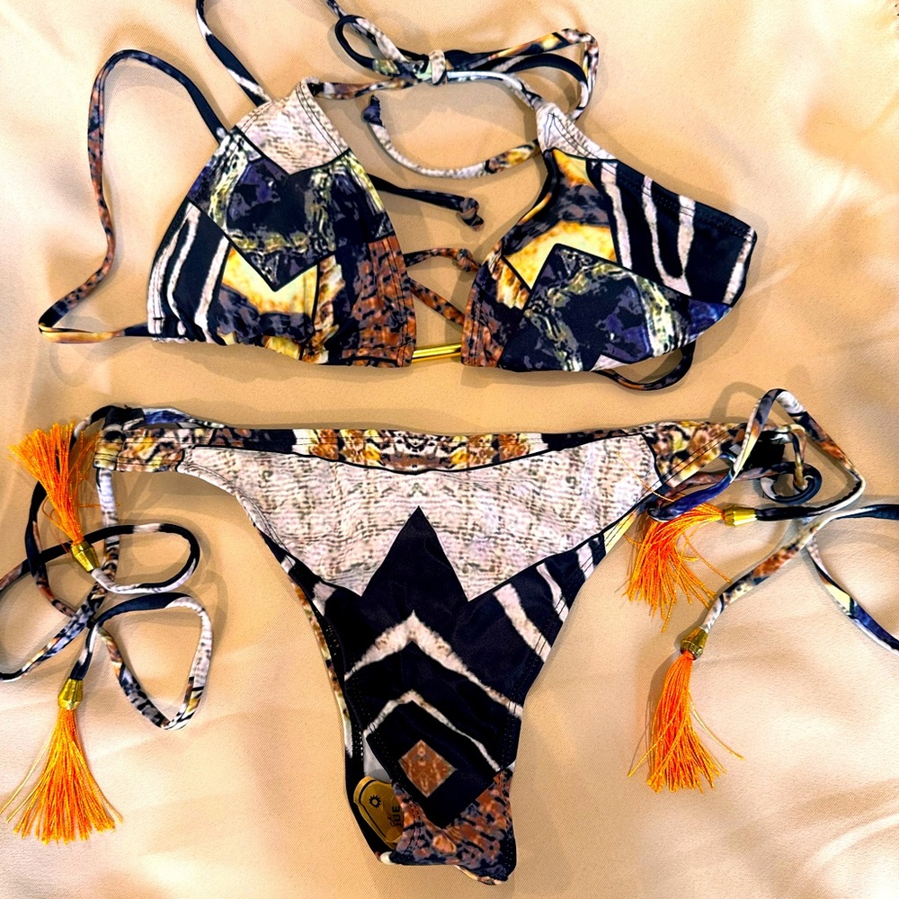 Geometric pattern bikini with swim wrap